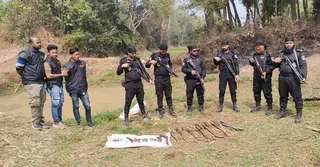 কুমিল্লায় পুকুর সেচে অস্ত্র উদ্ধার করেছে র্যাব